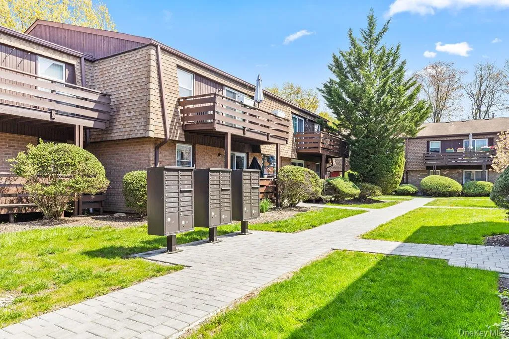 19 New Holland Village, Clarkstown, NY, 2 Bedrooms Bedrooms, 5 Rooms Rooms,1 BathroomBathrooms,Residential Sale,For Rent,New Holland,0,991341 19 New Holland Village, Clarkstown, NY, 2 Bedrooms Bedrooms, 5 Rooms Rooms,1 BathroomBathrooms,Residential Sale,For Rent,New Holland,0,991341