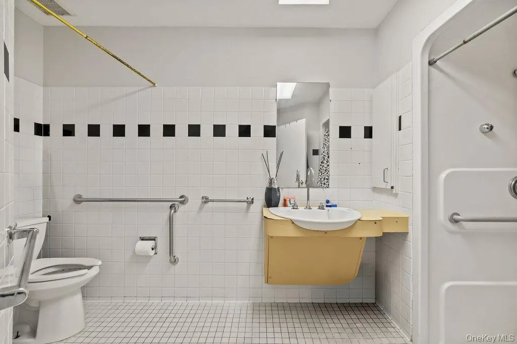 19 New Holland Village, Clarkstown, NY, 2 Bedrooms Bedrooms, 5 Rooms Rooms,1 BathroomBathrooms,Residential Sale,For Rent,New Holland,0,991341 19 New Holland Village, Clarkstown, NY, 2 Bedrooms Bedrooms, 5 Rooms Rooms,1 BathroomBathrooms,Residential Sale,For Rent,New Holland,0,991341