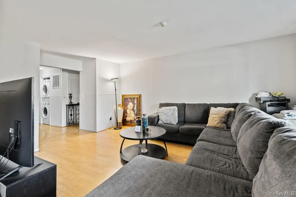 19 New Holland Village, Clarkstown, NY, 2 Bedrooms Bedrooms, 5 Rooms Rooms,1 BathroomBathrooms,Residential Sale,For Rent,New Holland,0,991341 19 New Holland Village, Clarkstown, NY, 2 Bedrooms Bedrooms, 5 Rooms Rooms,1 BathroomBathrooms,Residential Sale,For Rent,New Holland,0,991341