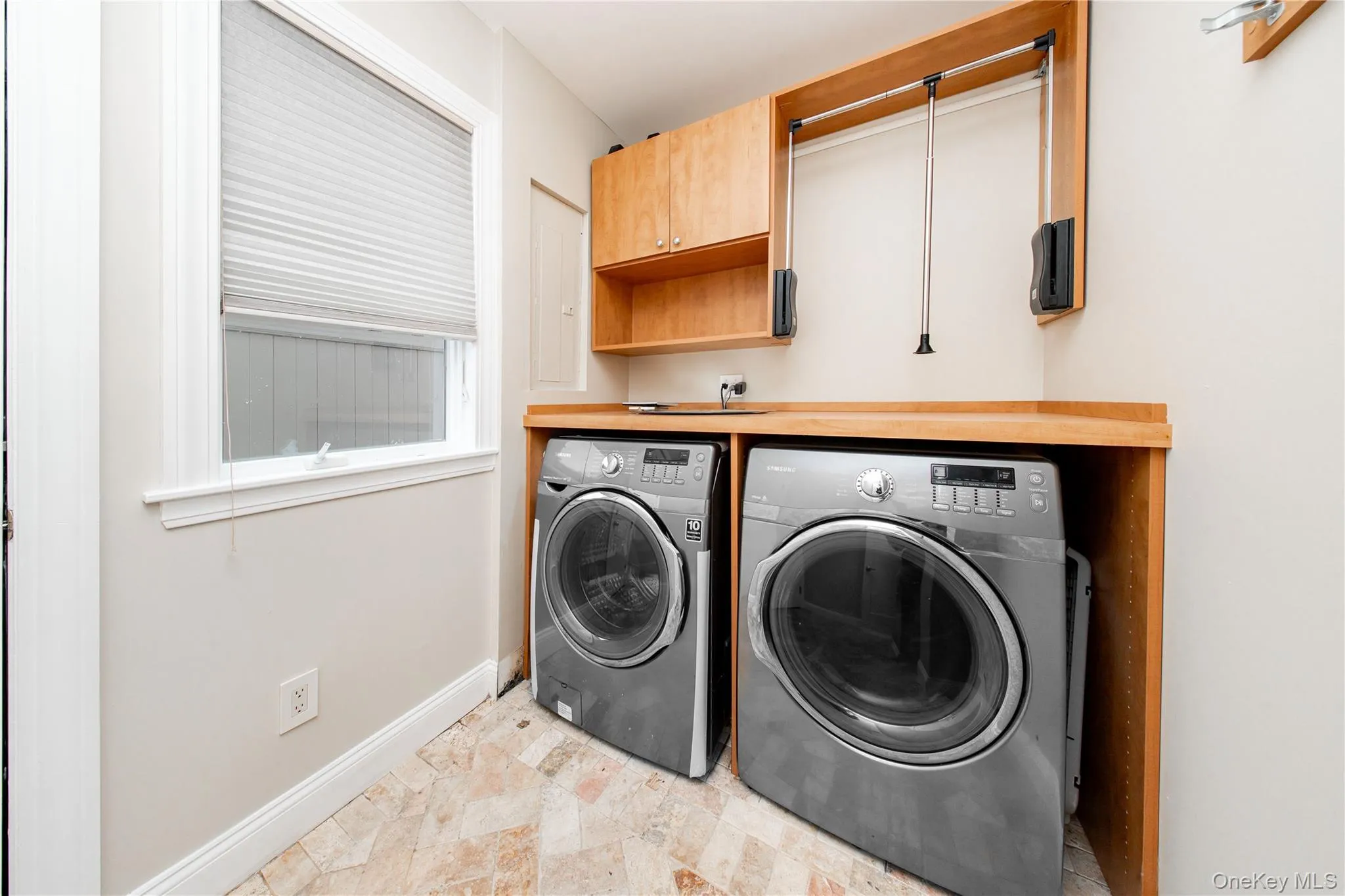 2310 Dogwood Street, Hempstead, NY, 3 Bedrooms Bedrooms, 7 Rooms Rooms,3 BathroomsBathrooms,Residential Lease,For Rent,Dogwood,0,991354 2310 Dogwood Street, Hempstead, NY, 3 Bedrooms Bedrooms, 7 Rooms Rooms,3 BathroomsBathrooms,Residential Lease,For Rent,Dogwood,0,991354