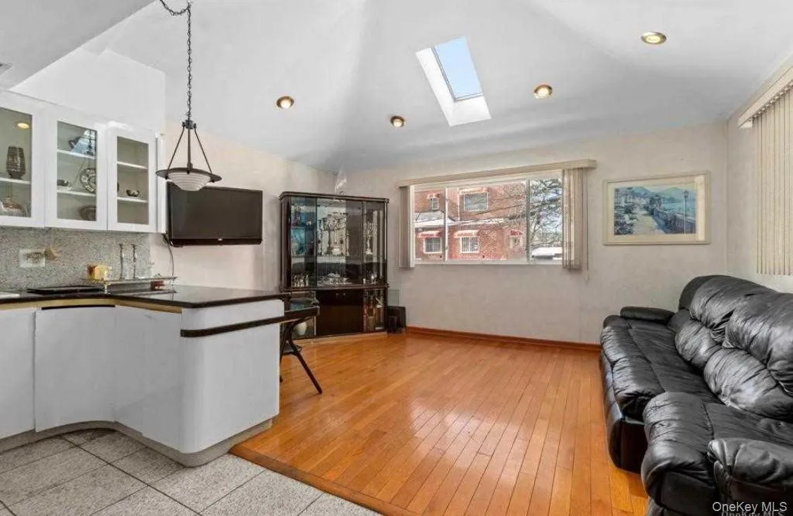 7314 174th Street, New York, NY, 4 Bedrooms Bedrooms, 7 Rooms Rooms,2 BathroomsBathrooms,Residential Lease,For Rent,174th,0,991360 7314 174th Street, New York, NY, 4 Bedrooms Bedrooms, 7 Rooms Rooms,2 BathroomsBathrooms,Residential Lease,For Rent,174th,0,991360