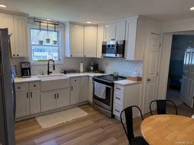 10 Hollingsworth Place, Brookhaven, NY, 3 Bedrooms Bedrooms, 6 Rooms Rooms,2 BathroomsBathrooms,Residential Lease,For Rent,Hollingsworth,0,991378 10 Hollingsworth Place, Brookhaven, NY, 3 Bedrooms Bedrooms, 6 Rooms Rooms,2 BathroomsBathrooms,Residential Lease,For Rent,Hollingsworth,0,991378