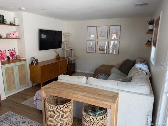 10 Hollingsworth Place, Brookhaven, NY, 3 Bedrooms Bedrooms, 6 Rooms Rooms,2 BathroomsBathrooms,Residential Lease,For Rent,Hollingsworth,0,991378 10 Hollingsworth Place, Brookhaven, NY, 3 Bedrooms Bedrooms, 6 Rooms Rooms,2 BathroomsBathrooms,Residential Lease,For Rent,Hollingsworth,0,991378