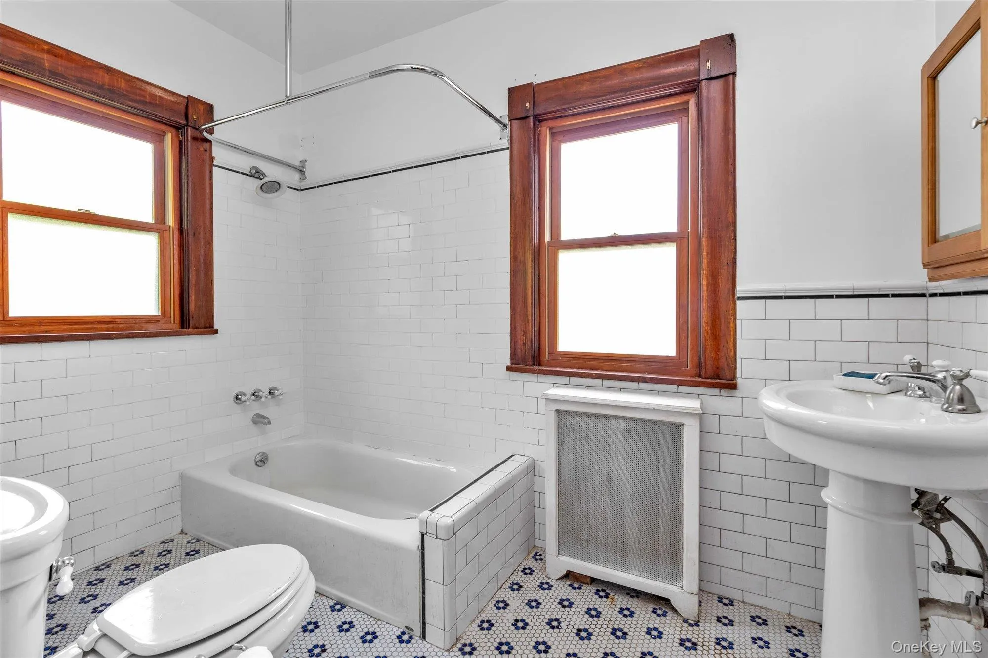 Full Bathroom on Second floor Full Bathroom on Second floor