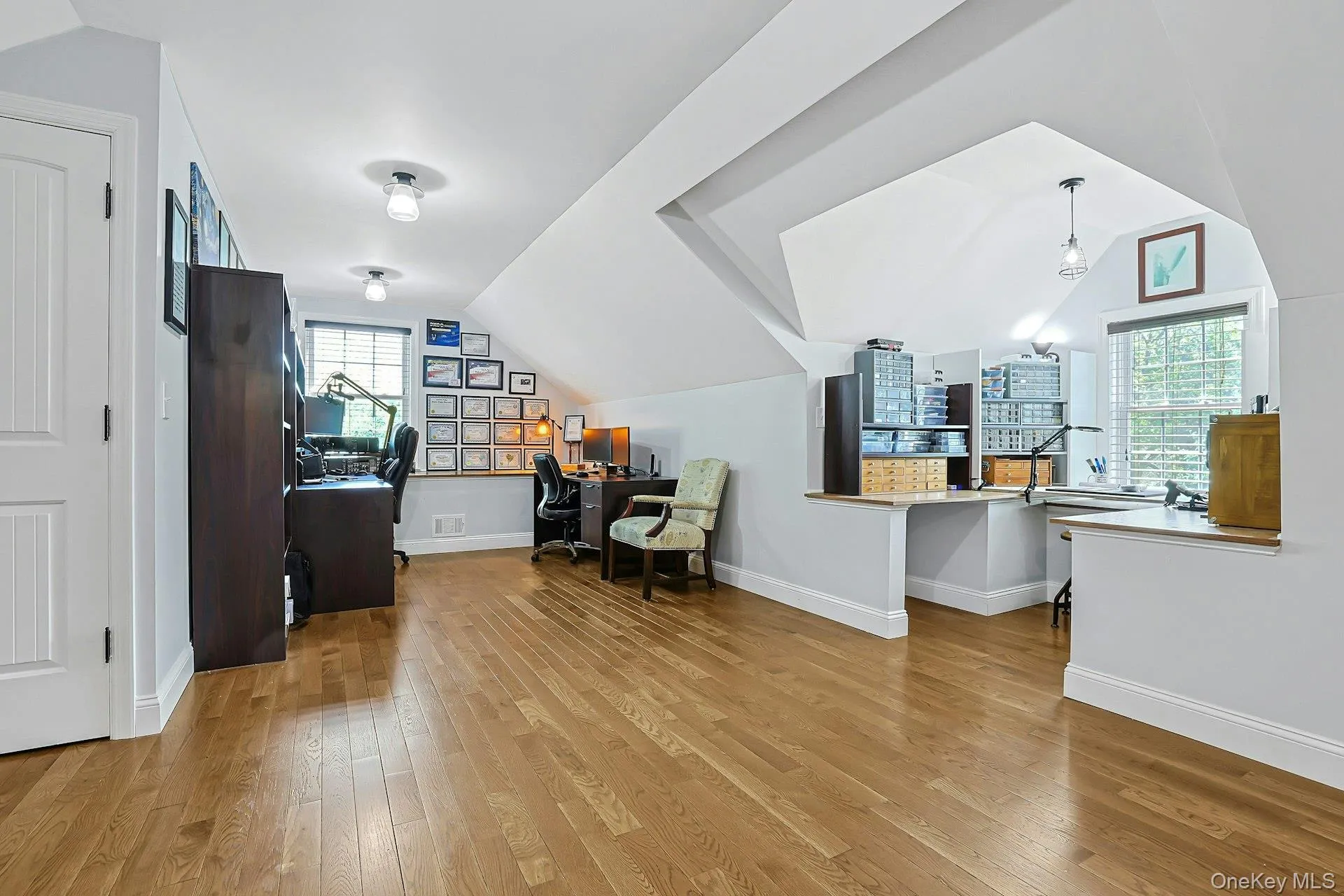 Home office with a comfortable layout, ideal for remote work or a quiet workspace. Home office with a comfortable layout, ideal for remote work or a quiet workspace.