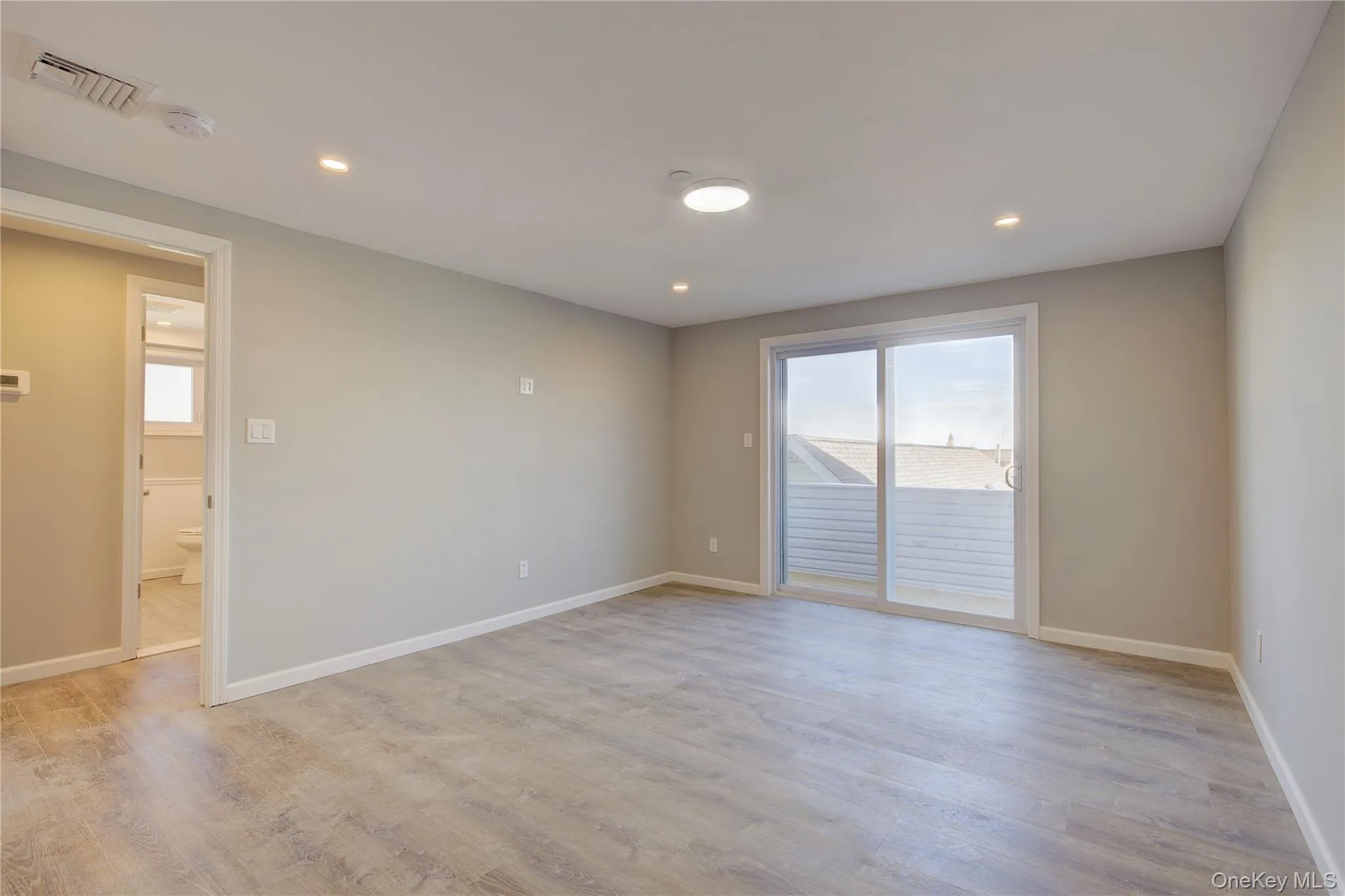 Unfurnished room featuring light wood-type flooring, visible vents, baseboards, and recessed lighting Unfurnished room featuring light wood-type flooring, visible vents, baseboards, and recessed lighting