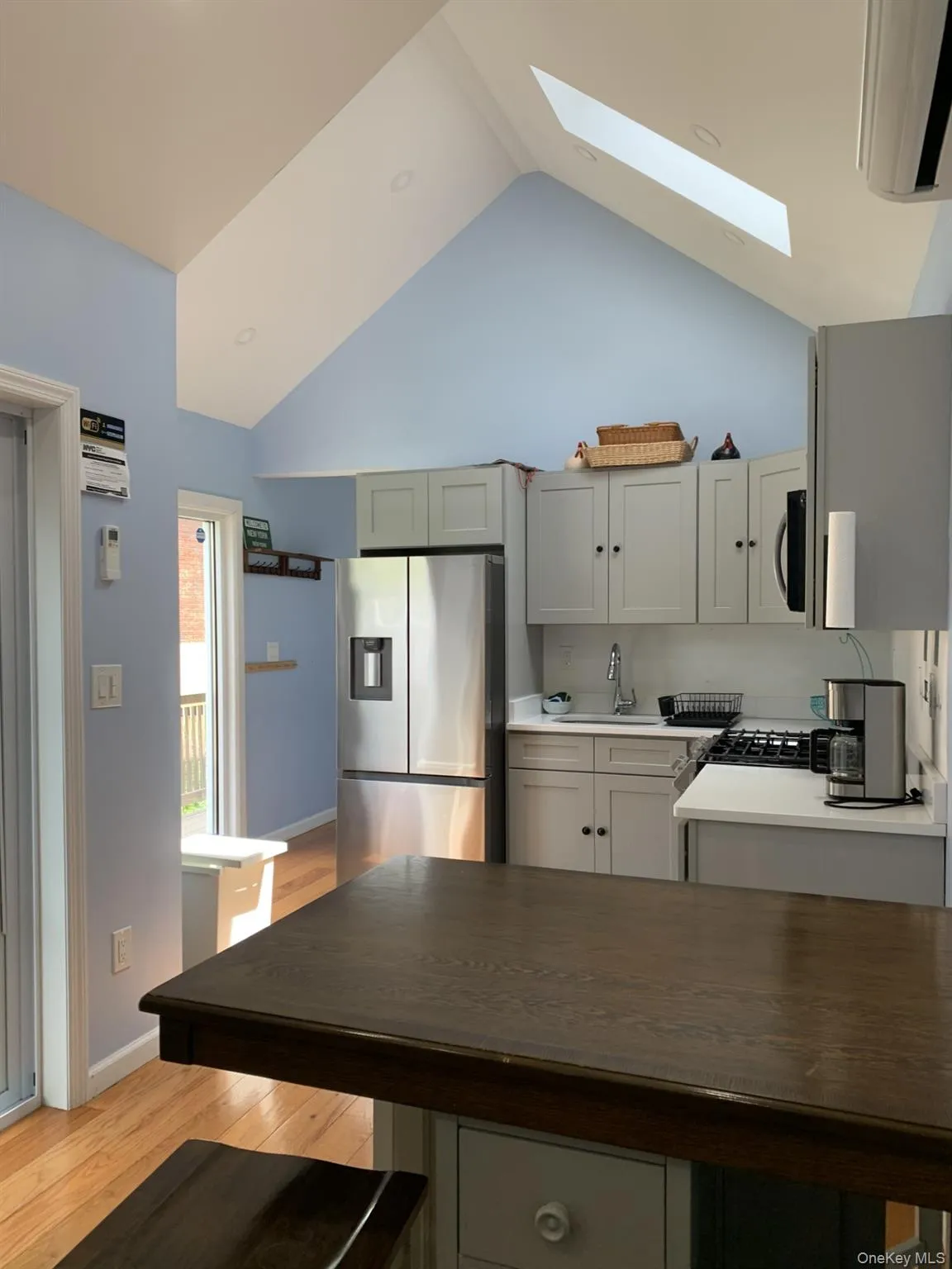 10019 Avenue, New York, NY, 2 Bedrooms Bedrooms, 3 Rooms Rooms,1 BathroomBathrooms,Residential,For Rent,Avenue,0,991451 10019 Avenue, New York, NY, 2 Bedrooms Bedrooms, 3 Rooms Rooms,1 BathroomBathrooms,Residential,For Rent,Avenue,0,991451
