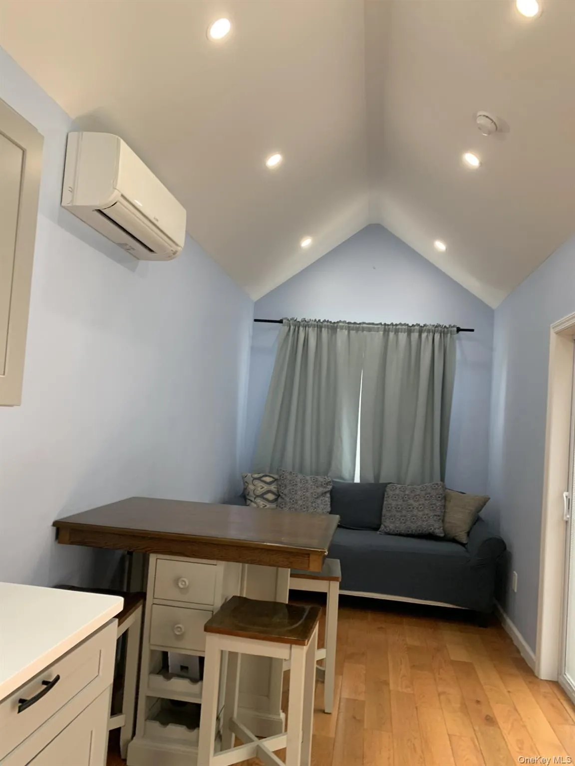 10019 Avenue, New York, NY, 2 Bedrooms Bedrooms, 3 Rooms Rooms,1 BathroomBathrooms,Residential,For Rent,Avenue,0,991451 10019 Avenue, New York, NY, 2 Bedrooms Bedrooms, 3 Rooms Rooms,1 BathroomBathrooms,Residential,For Rent,Avenue,0,991451