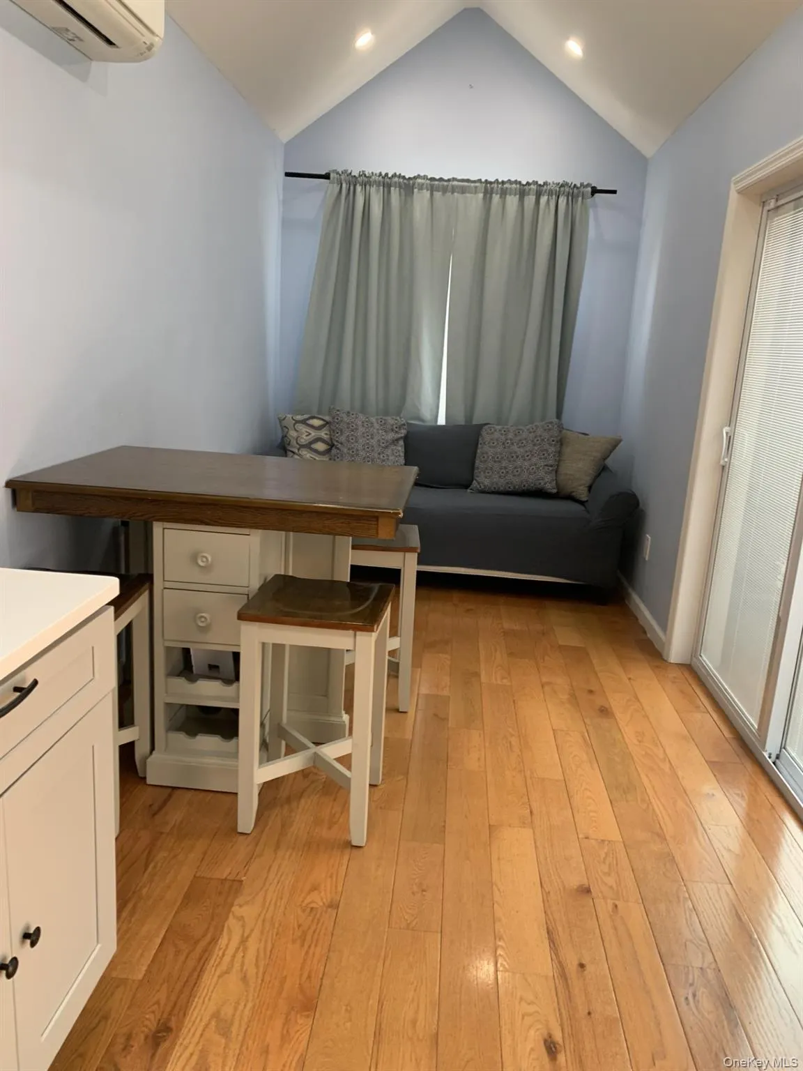 10019 Avenue, New York, NY, 2 Bedrooms Bedrooms, 3 Rooms Rooms,1 BathroomBathrooms,Residential,For Rent,Avenue,0,991451 10019 Avenue, New York, NY, 2 Bedrooms Bedrooms, 3 Rooms Rooms,1 BathroomBathrooms,Residential,For Rent,Avenue,0,991451