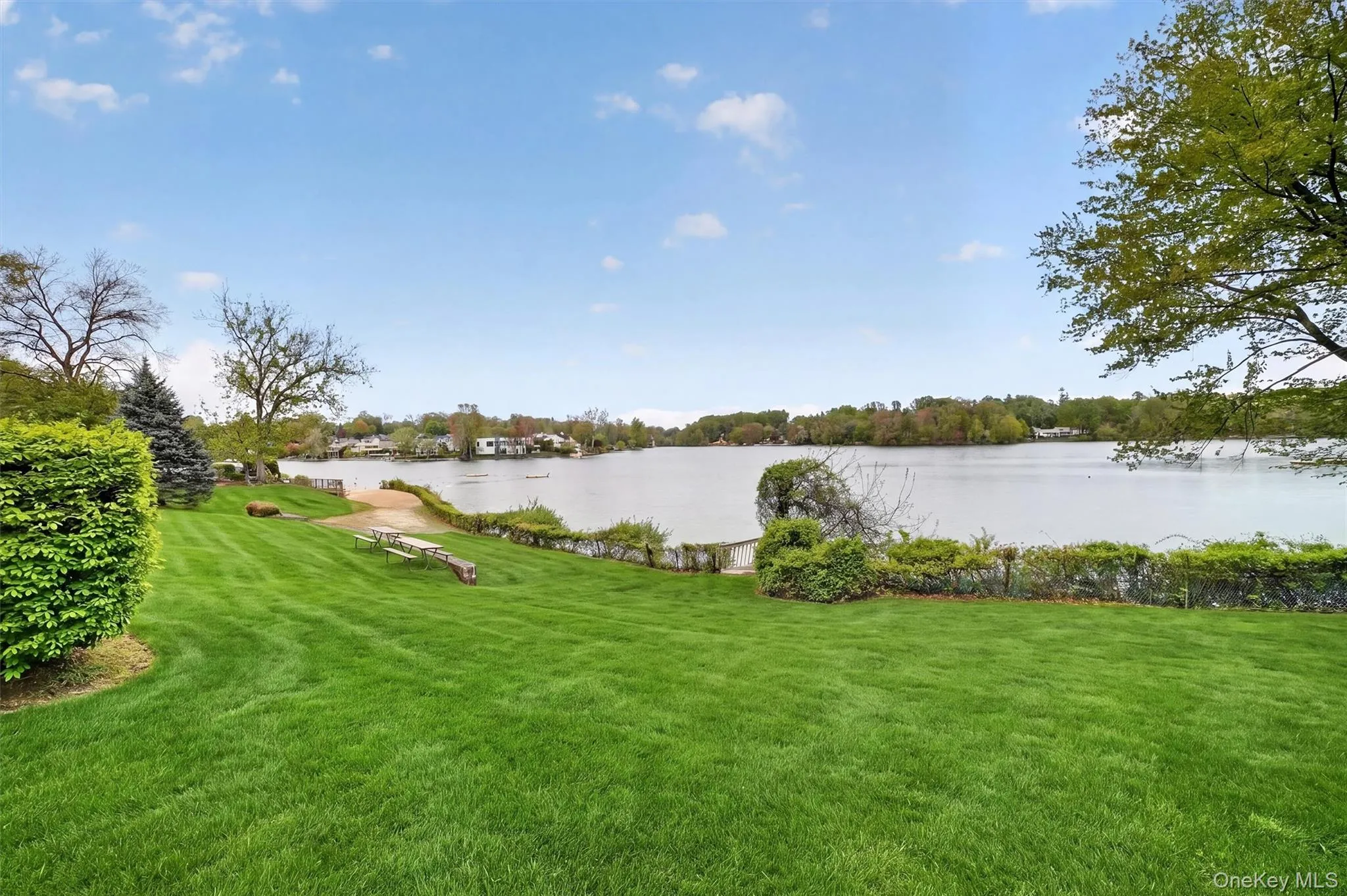 Beautiful Lake Innisfree! Swimming, fishing, boating, kayaking, sail boating, grilling, sunning, playground, etc. Beautiful Lake Innisfree! Swimming, fishing, boating, kayaking, sail boating, grilling, sunning, playground, etc.