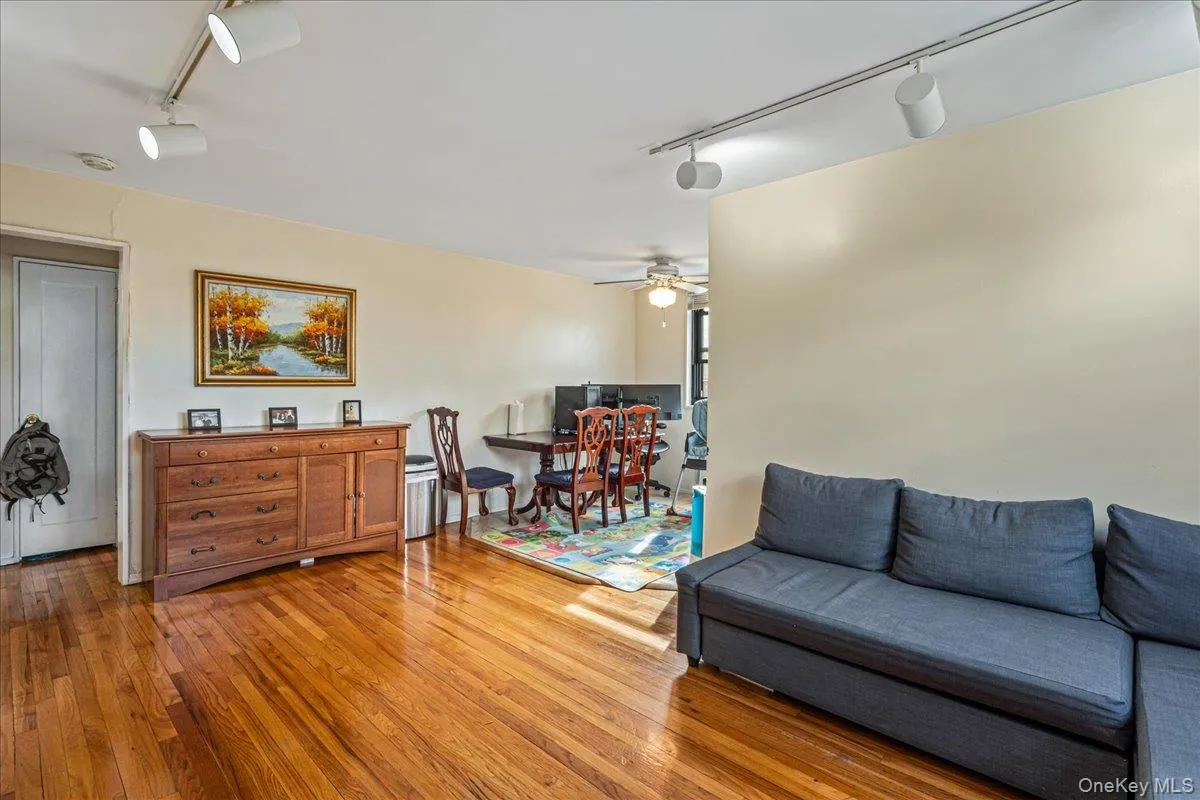 160-10 Cross Island Parkway, New York, NY, 1 Bedroom Bedrooms, 3 Rooms Rooms,1 BathroomBathrooms,Residential Sale,For Rent,Cross Island,0,991470 160-10 Cross Island Parkway, New York, NY, 1 Bedroom Bedrooms, 3 Rooms Rooms,1 BathroomBathrooms,Residential Sale,For Rent,Cross Island,0,991470