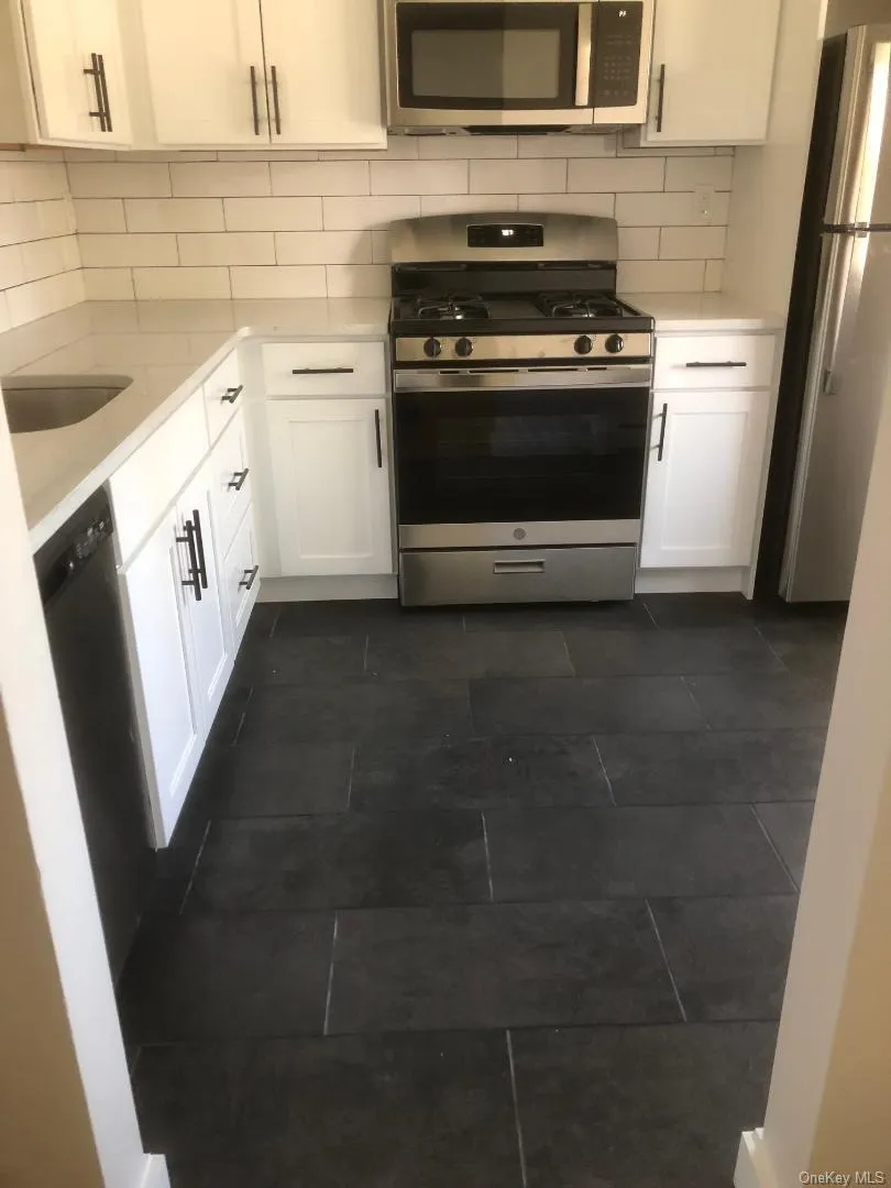 85 Middletown Road, Clarkstown, NY, 1 Bedroom Bedrooms, 4 Rooms Rooms,1 BathroomBathrooms,Residential Lease,For Rent,Middletown,0,991473 85 Middletown Road, Clarkstown, NY, 1 Bedroom Bedrooms, 4 Rooms Rooms,1 BathroomBathrooms,Residential Lease,For Rent,Middletown,0,991473