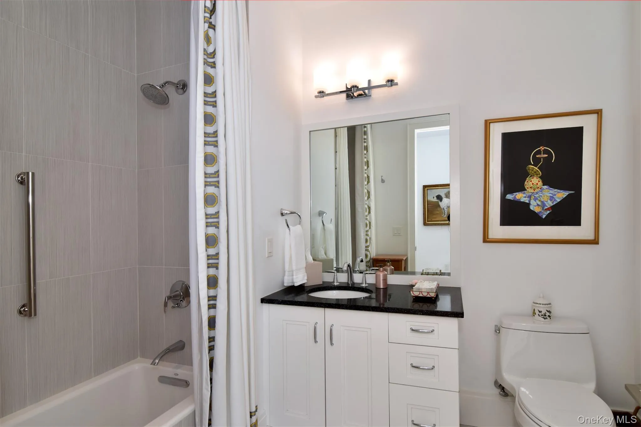 Full hall bath Full hall bath