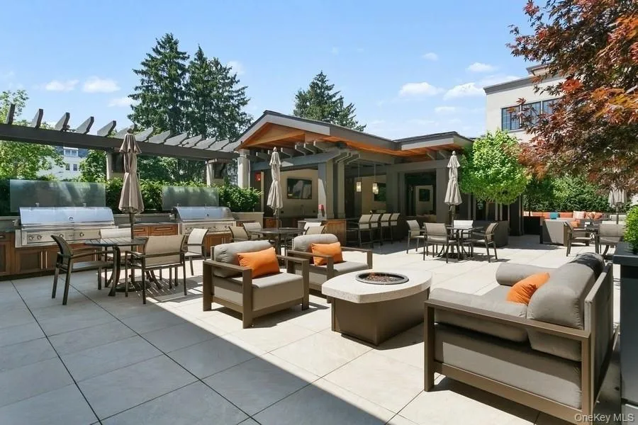 Lovely Outdoor Entertaining Space with Grills Lovely Outdoor Entertaining Space with Grills