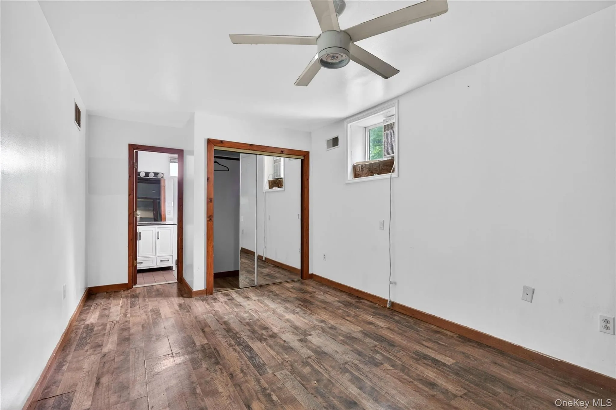 Master Bedroom, includes private full Bath with huge Walk-in closet Master Bedroom, includes private full Bath with huge Walk-in closet