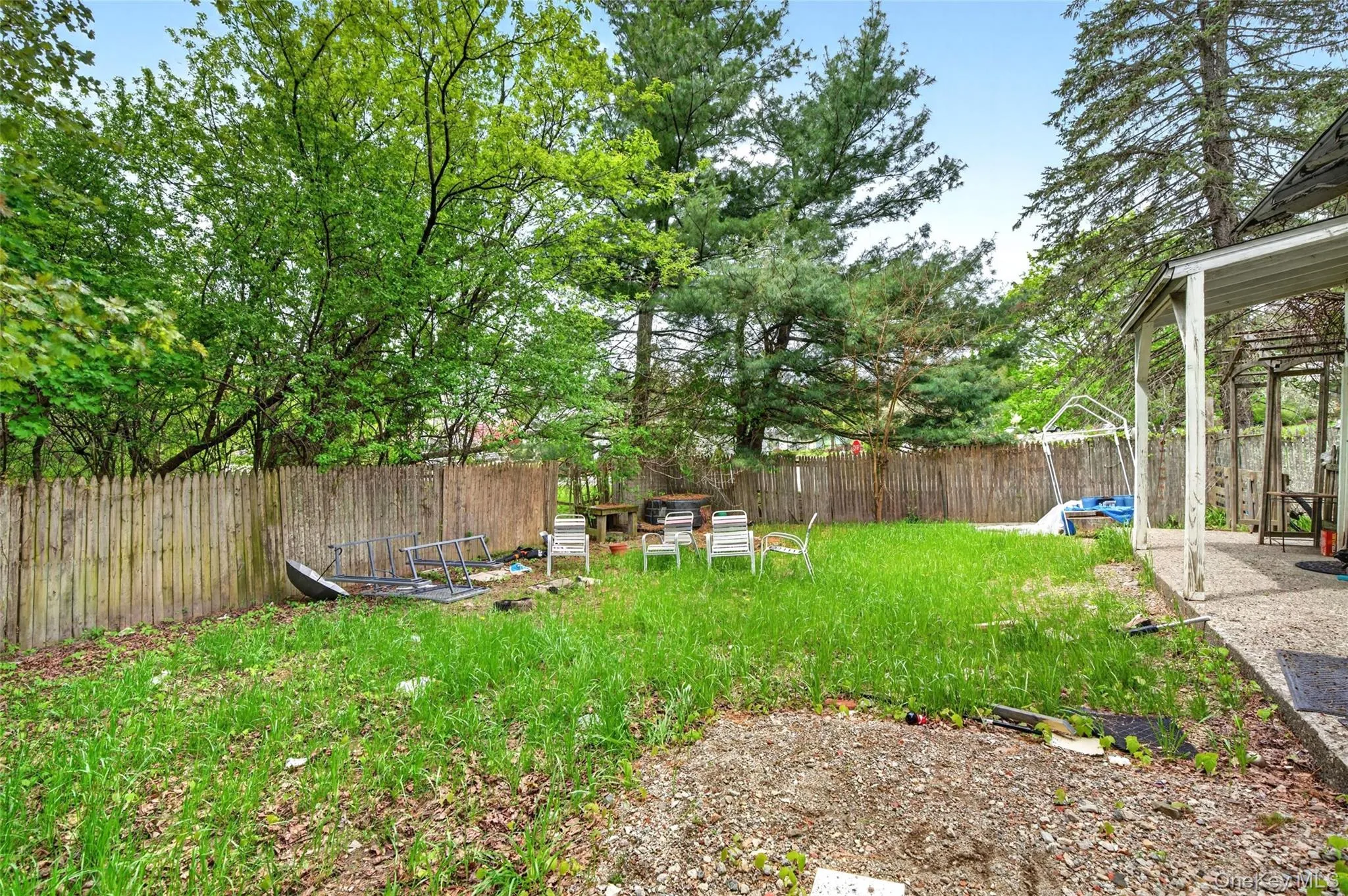 Private front-yard Private front-yard