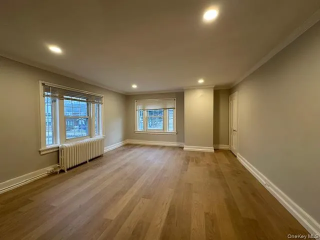 Spacious Living Room with Great Natural Light & High Hats Spacious Living Room with Great Natural Light & High Hats