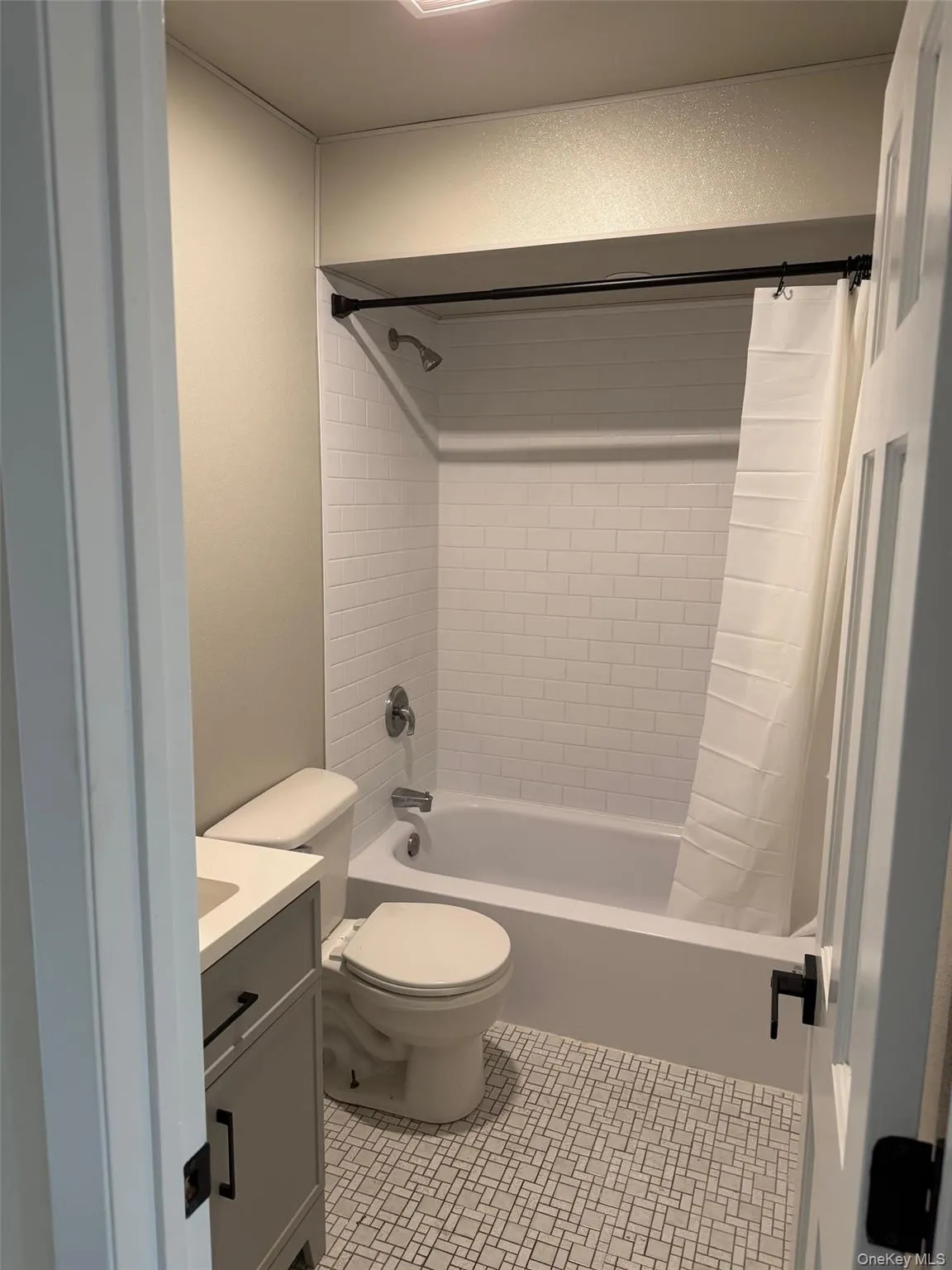 3 Railroad Ave, Babylon, NY, 2 Bedrooms Bedrooms, 4 Rooms Rooms,1 BathroomBathrooms,Residential Lease,For Rent,Railroad Ave,0,991485 3 Railroad Ave, Babylon, NY, 2 Bedrooms Bedrooms, 4 Rooms Rooms,1 BathroomBathrooms,Residential Lease,For Rent,Railroad Ave,0,991485