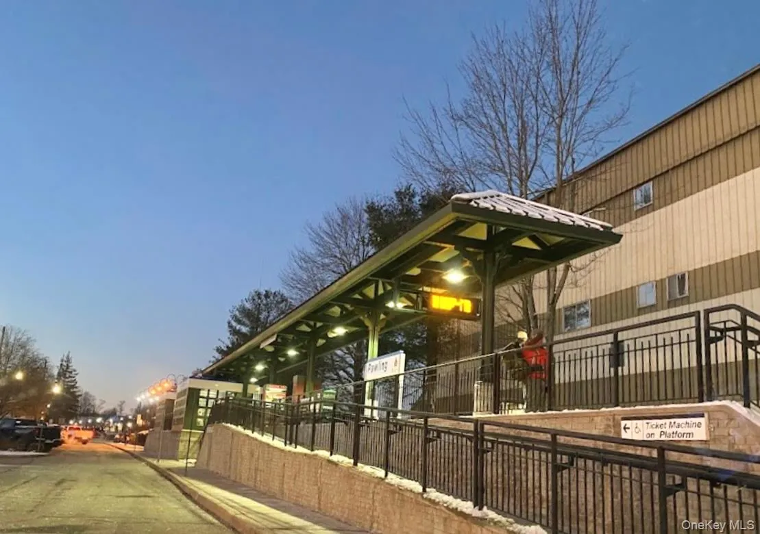 METRO-NORTH TRAIN STATION, HARLEM LINE, IS IN THE VILLAGE OF PAWLING! SO MANY SHOPS & EATERIES TO VISIT! WALKABLE DISTANCE FROM WALNUT ST. METRO-NORTH TRAIN STATION, HARLEM LINE, IS IN THE VILLAGE OF PAWLING! SO MANY SHOPS & EATERIES TO VISIT! WALKABLE DISTANCE FROM WALNUT ST.