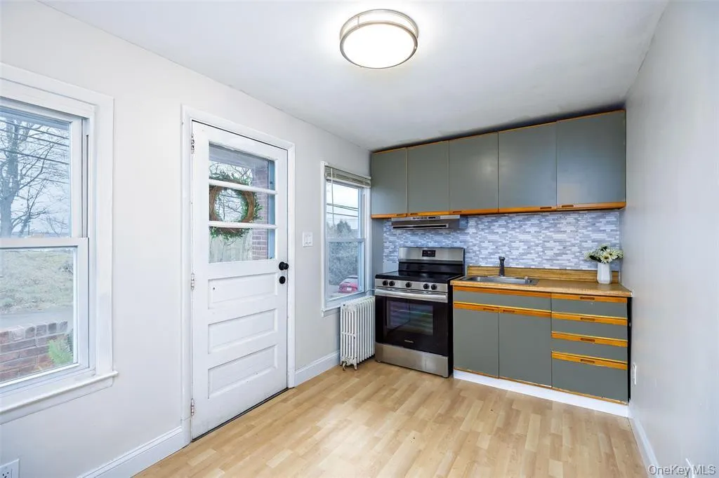 23 Pleasant Avenue, North Hempstead, NY, 1 Bedroom Bedrooms, 4 Rooms Rooms,1 BathroomBathrooms,Residential Lease,For Rent,Pleasant,0,991500 23 Pleasant Avenue, North Hempstead, NY, 1 Bedroom Bedrooms, 4 Rooms Rooms,1 BathroomBathrooms,Residential Lease,For Rent,Pleasant,0,991500