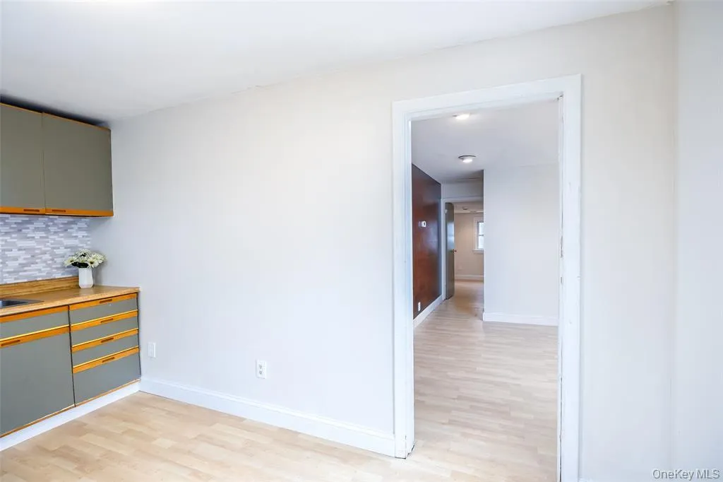23 Pleasant Avenue, North Hempstead, NY, 1 Bedroom Bedrooms, 4 Rooms Rooms,1 BathroomBathrooms,Residential Lease,For Rent,Pleasant,0,991500 23 Pleasant Avenue, North Hempstead, NY, 1 Bedroom Bedrooms, 4 Rooms Rooms,1 BathroomBathrooms,Residential Lease,For Rent,Pleasant,0,991500