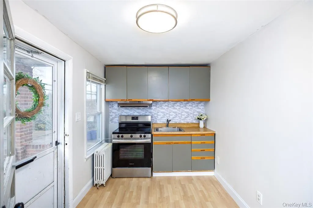 23 Pleasant Avenue, North Hempstead, NY, 1 Bedroom Bedrooms, 4 Rooms Rooms,1 BathroomBathrooms,Residential Lease,For Rent,Pleasant,0,991500 23 Pleasant Avenue, North Hempstead, NY, 1 Bedroom Bedrooms, 4 Rooms Rooms,1 BathroomBathrooms,Residential Lease,For Rent,Pleasant,0,991500