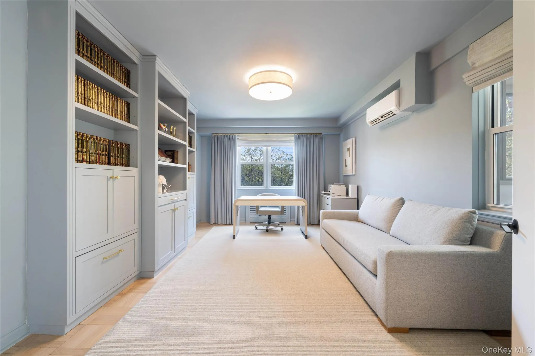 Home office/library with an ensuite full bathroom. Can be used as an additional bedroom space. Home office/library with an ensuite full bathroom. Can be used as an additional bedroom space.