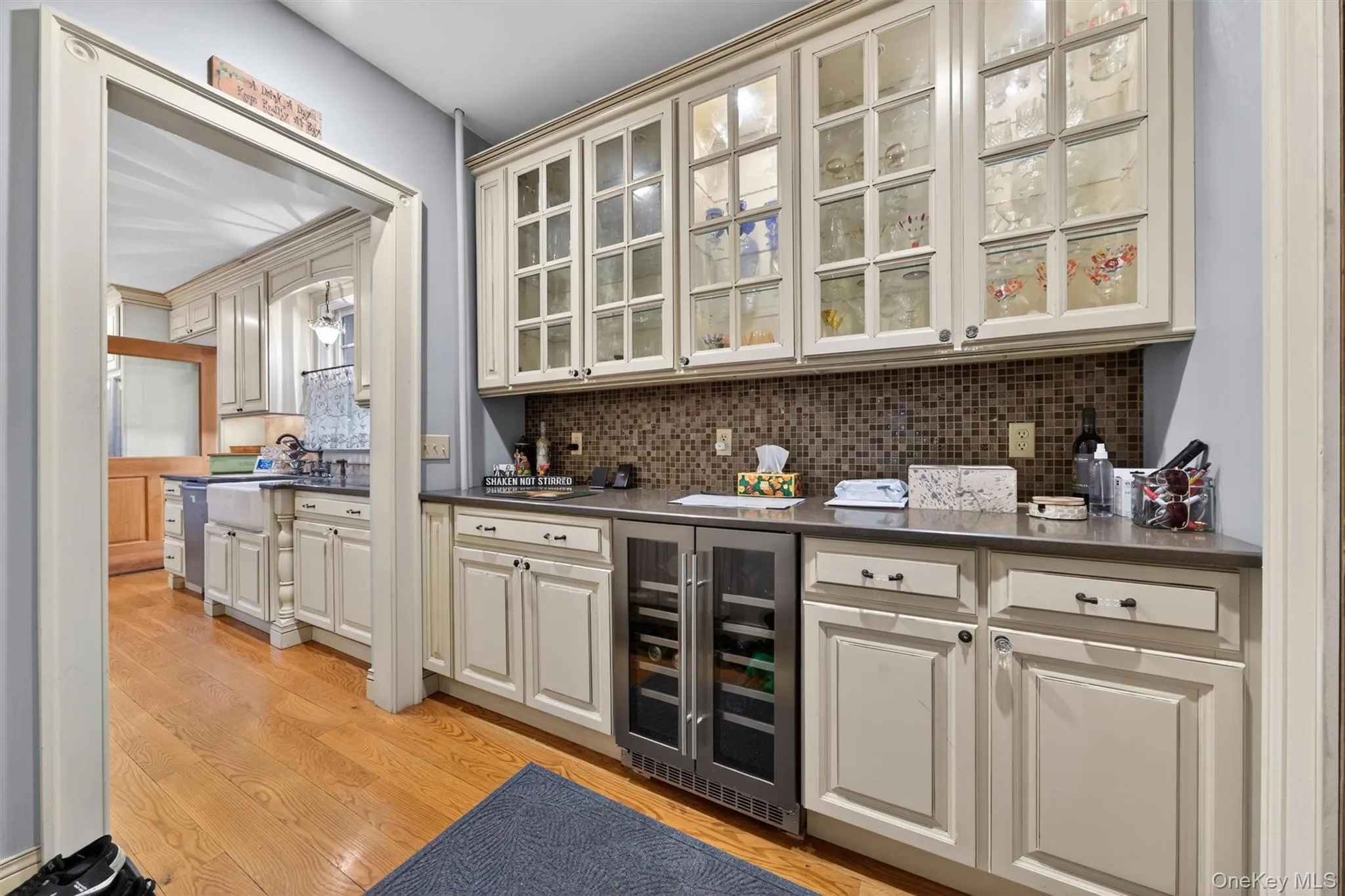A large pantry provides even more stroage and has a built-in wine/beverage cooler... A large pantry provides even more stroage and has a built-in wine/beverage cooler...