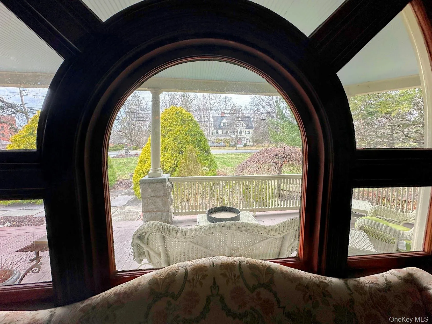 Look out onto the front yard where across the street, is another Warwick manse. Look out onto the front yard where across the street, is another Warwick manse.