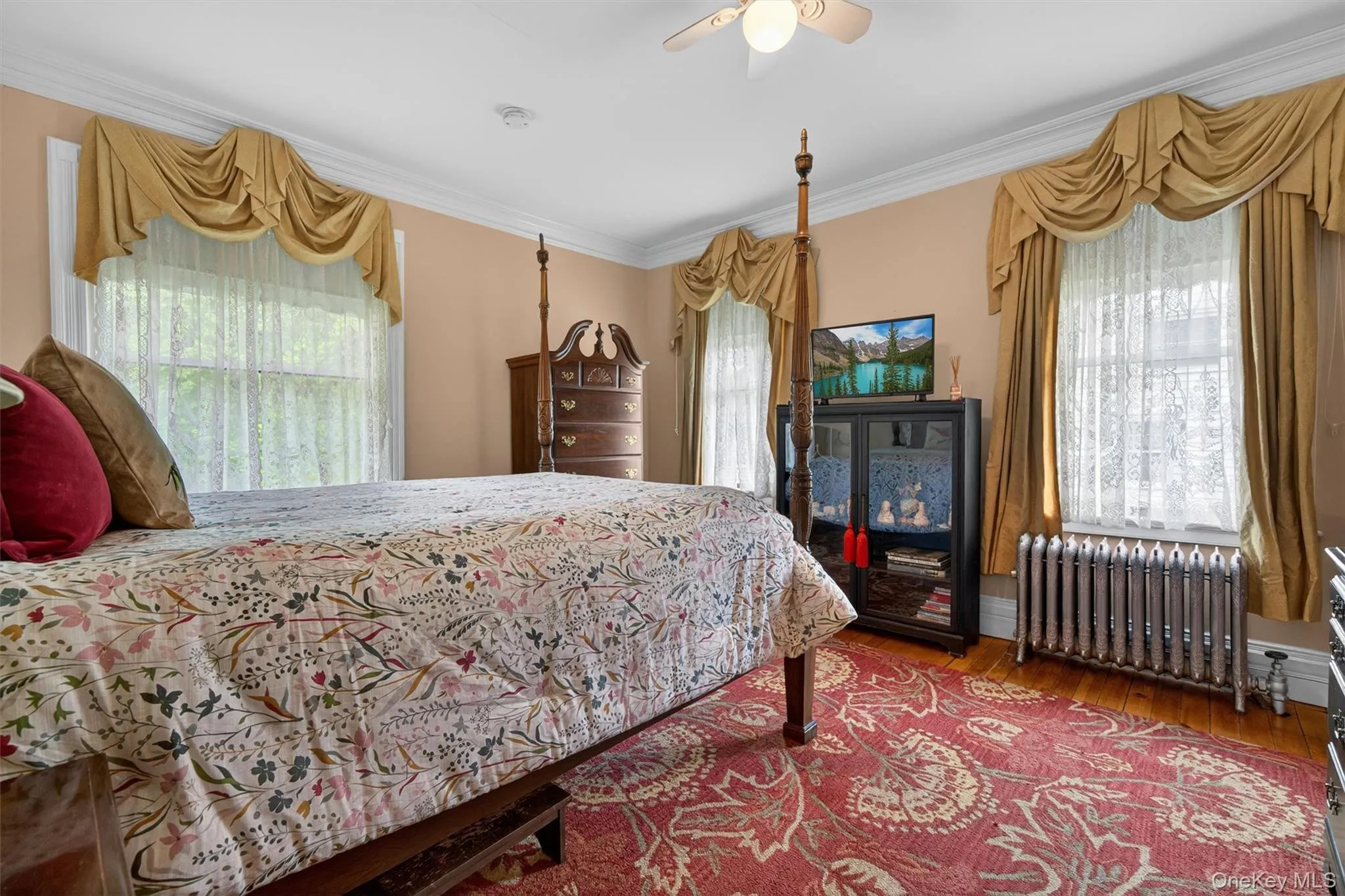 This bedroom creates an elegant feel... This bedroom creates an elegant feel...