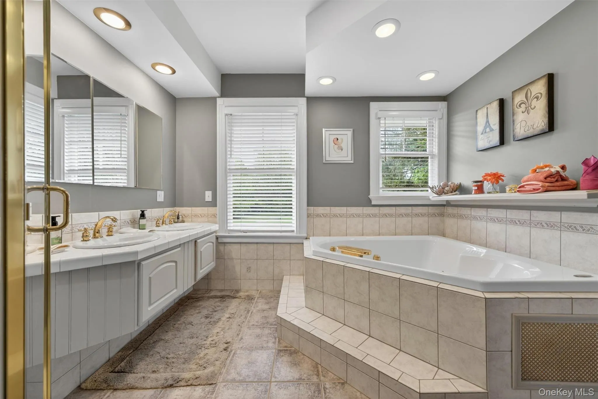 The ensuite must-have features both jetted tub and separate shower... The ensuite must-have features both jetted tub and separate shower...