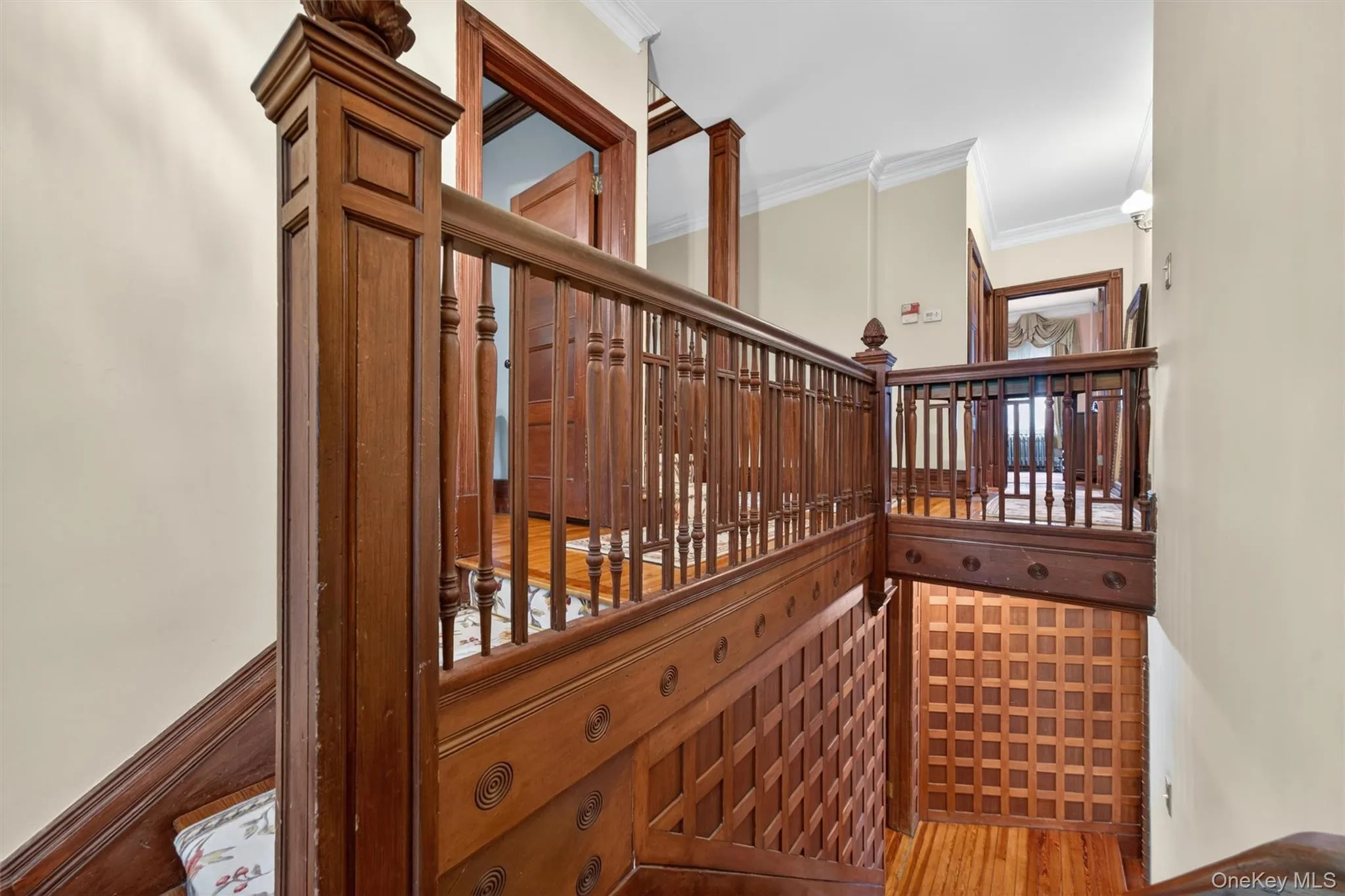 More amazing wood details create grandeur at every turn... More amazing wood details create grandeur at every turn...