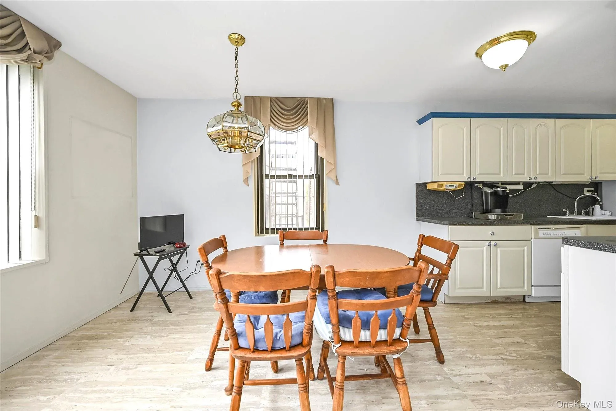 18-75 Corporal Kennedy Street, New York, NY, 3 Bedrooms Bedrooms, 6 Rooms Rooms,2 BathroomsBathrooms,Residential Sale,For Rent,Corporal Kennedy,0,991577 18-75 Corporal Kennedy Street, New York, NY, 3 Bedrooms Bedrooms, 6 Rooms Rooms,2 BathroomsBathrooms,Residential Sale,For Rent,Corporal Kennedy,0,991577
