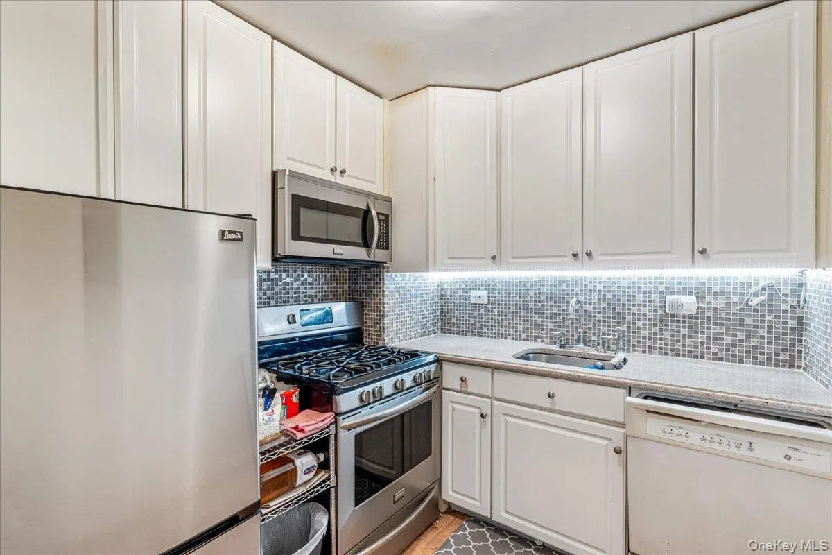 18-05 215th Street, New York, NY, 1 Bedroom Bedrooms, 3 Rooms Rooms,1 BathroomBathrooms,Residential,For Rent,215th,0,991581 18-05 215th Street, New York, NY, 1 Bedroom Bedrooms, 3 Rooms Rooms,1 BathroomBathrooms,Residential,For Rent,215th,0,991581