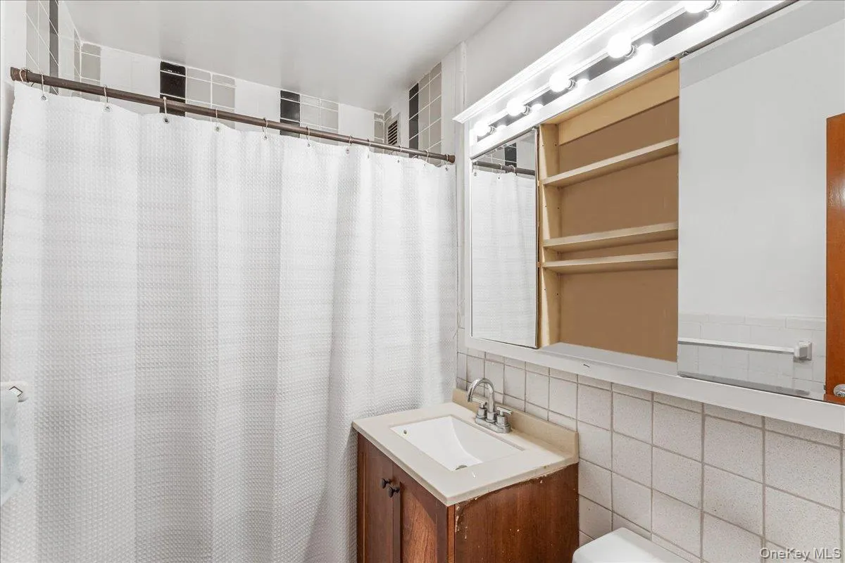 18-05 215th Street, New York, NY, 1 Bedroom Bedrooms, 3 Rooms Rooms,1 BathroomBathrooms,Residential,For Rent,215th,0,991581 18-05 215th Street, New York, NY, 1 Bedroom Bedrooms, 3 Rooms Rooms,1 BathroomBathrooms,Residential,For Rent,215th,0,991581