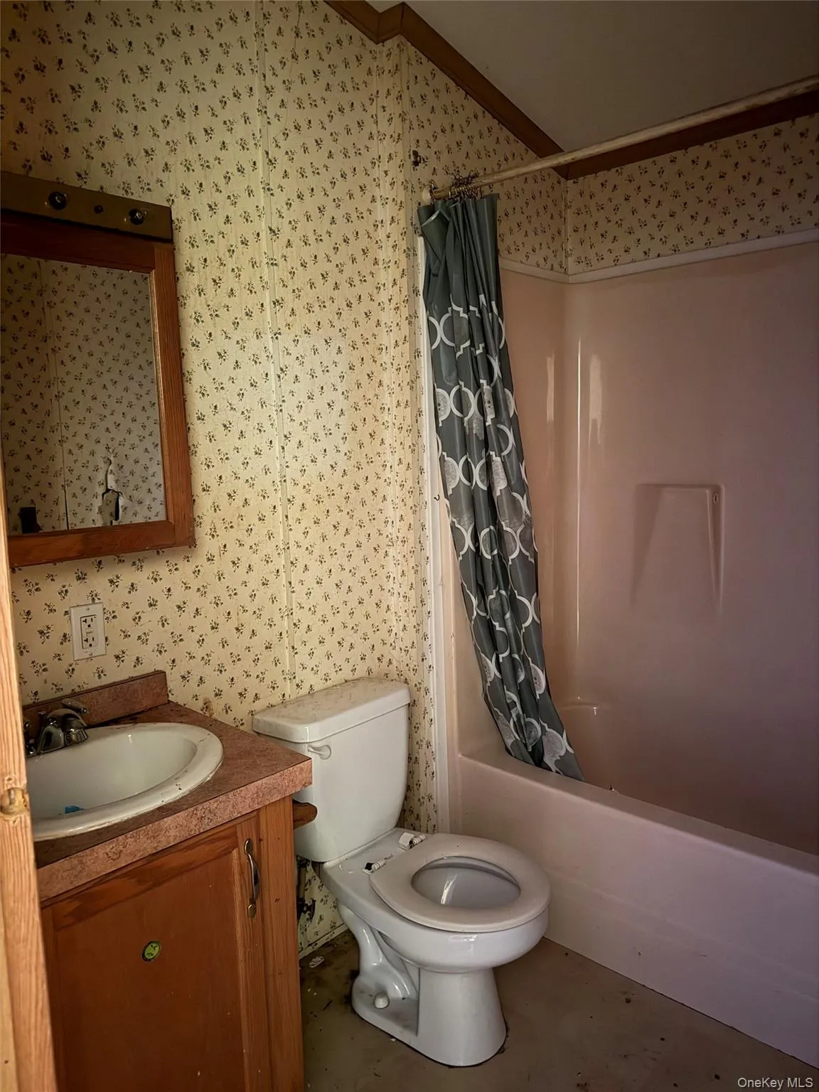 2nd Bathroom 2nd Bathroom