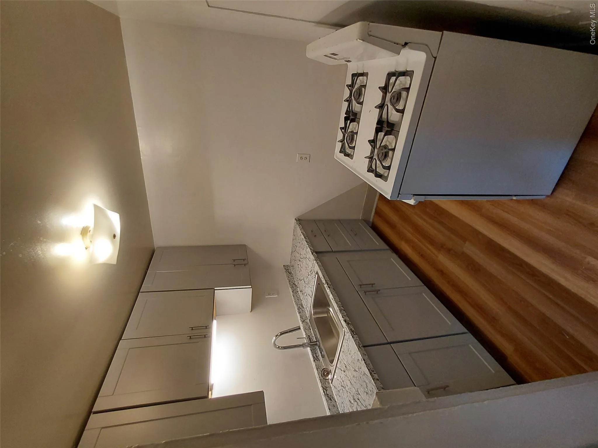 87 Pierpont Street, Kingston, NY, 1 Bedroom Bedrooms, 4 Rooms Rooms,1 BathroomBathrooms,Residential Lease,For Rent,Pierpont,0,991612 87 Pierpont Street, Kingston, NY, 1 Bedroom Bedrooms, 4 Rooms Rooms,1 BathroomBathrooms,Residential Lease,For Rent,Pierpont,0,991612