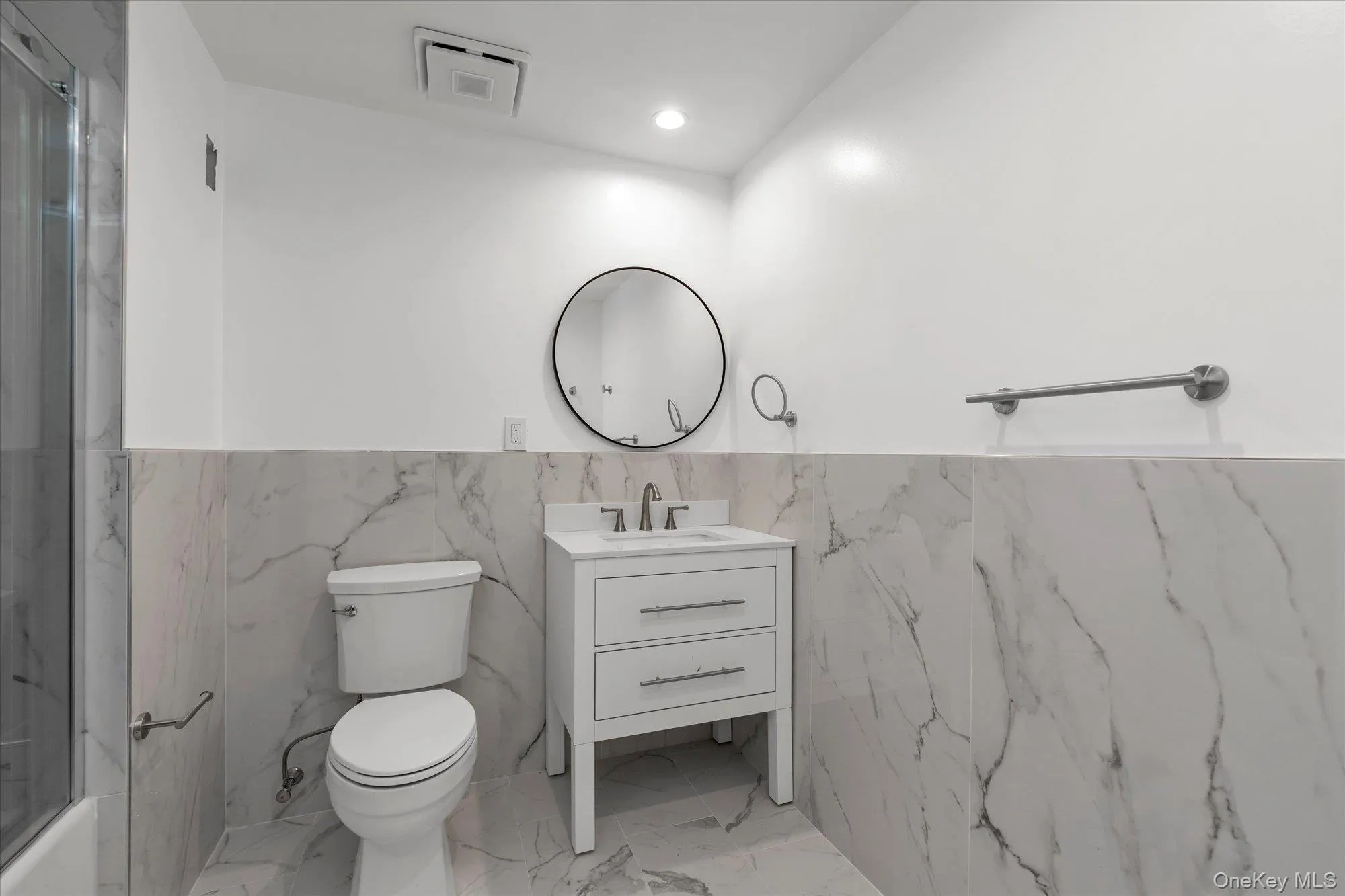 2 Full bathrooms 2 Full bathrooms