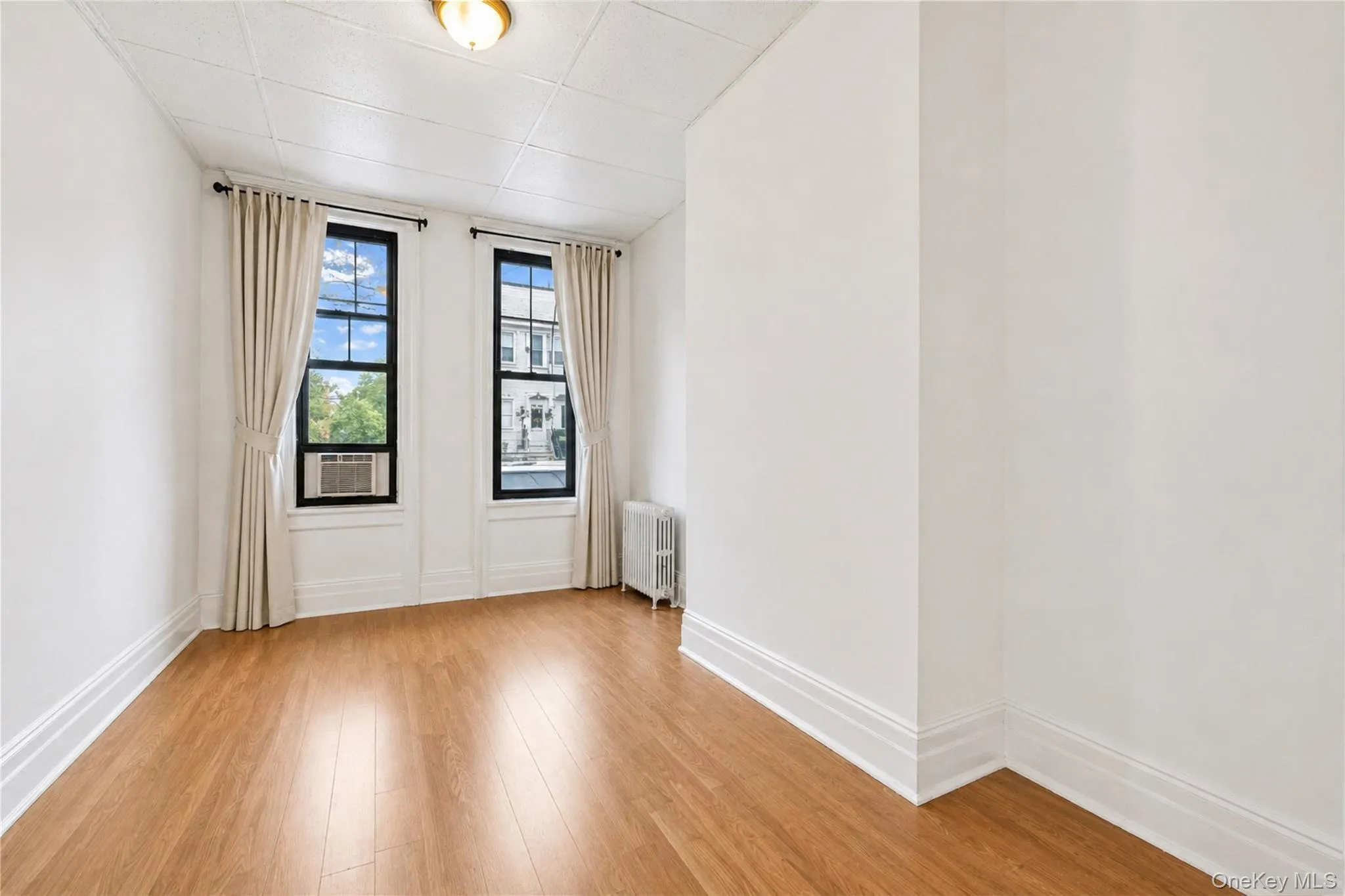 71-60 69th Place, New York, NY, 2 Bedrooms Bedrooms, 4 Rooms Rooms,1 BathroomBathrooms,Residential Lease,For Rent,69th,0,991660 71-60 69th Place, New York, NY, 2 Bedrooms Bedrooms, 4 Rooms Rooms,1 BathroomBathrooms,Residential Lease,For Rent,69th,0,991660