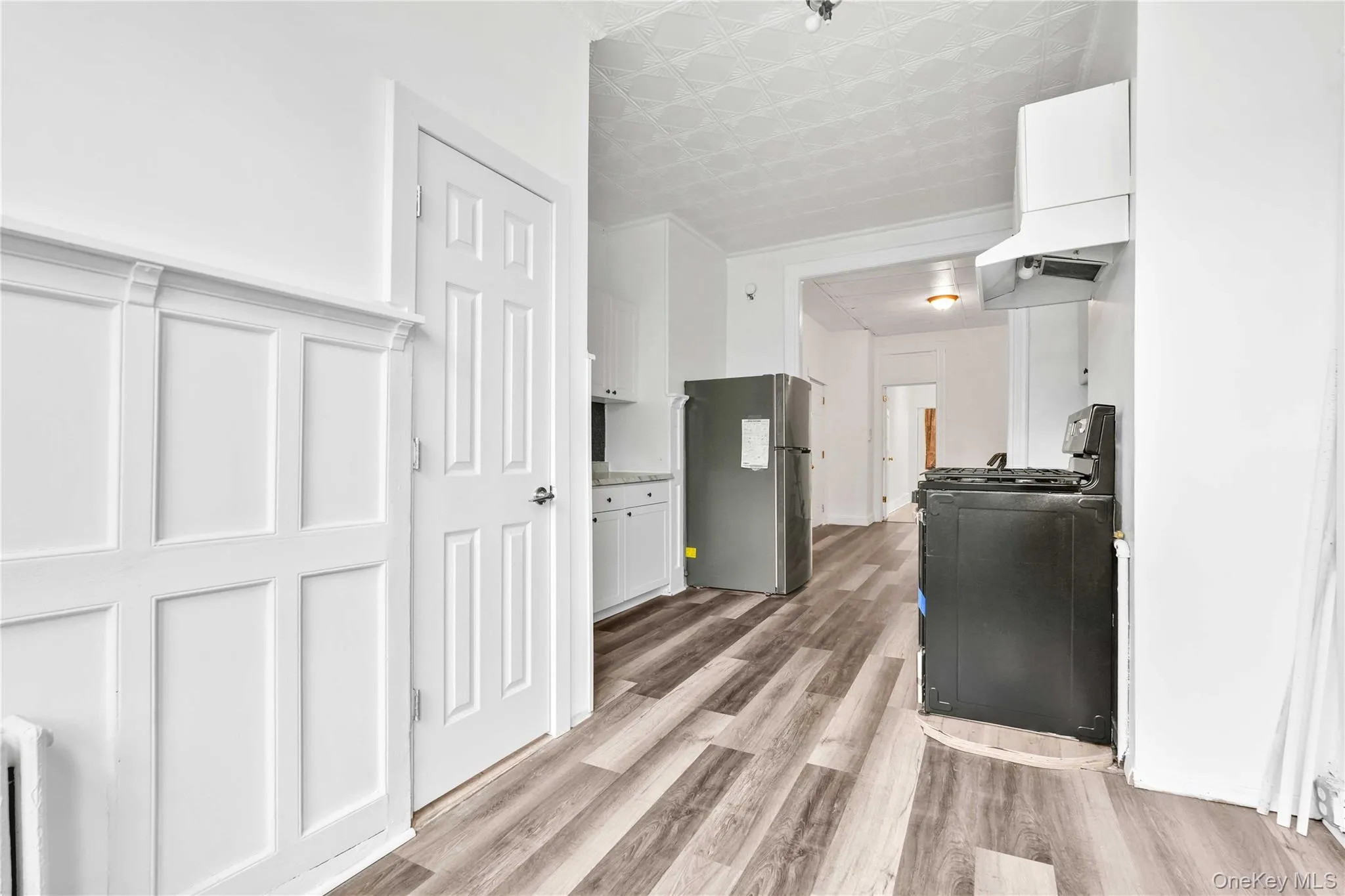 71-60 69th Place, New York, NY, 2 Bedrooms Bedrooms, 4 Rooms Rooms,1 BathroomBathrooms,Residential Lease,For Rent,69th,0,991660 71-60 69th Place, New York, NY, 2 Bedrooms Bedrooms, 4 Rooms Rooms,1 BathroomBathrooms,Residential Lease,For Rent,69th,0,991660