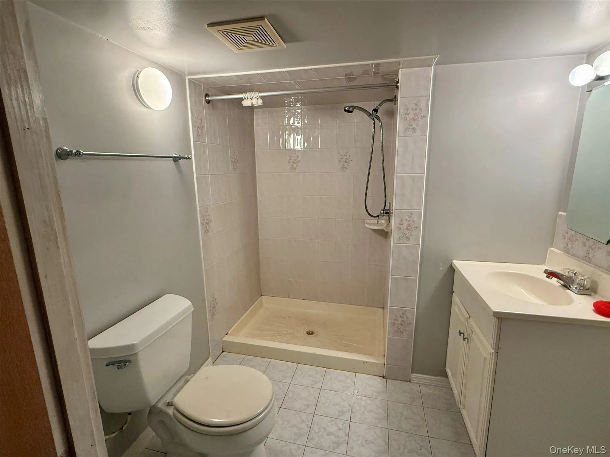 16711 116th Avenue, New York, NY, 2 Bedrooms Bedrooms, 8 Rooms Rooms,2 BathroomsBathrooms,Residential Sale,For Rent,116th,0,991670 16711 116th Avenue, New York, NY, 2 Bedrooms Bedrooms, 8 Rooms Rooms,2 BathroomsBathrooms,Residential Sale,For Rent,116th,0,991670