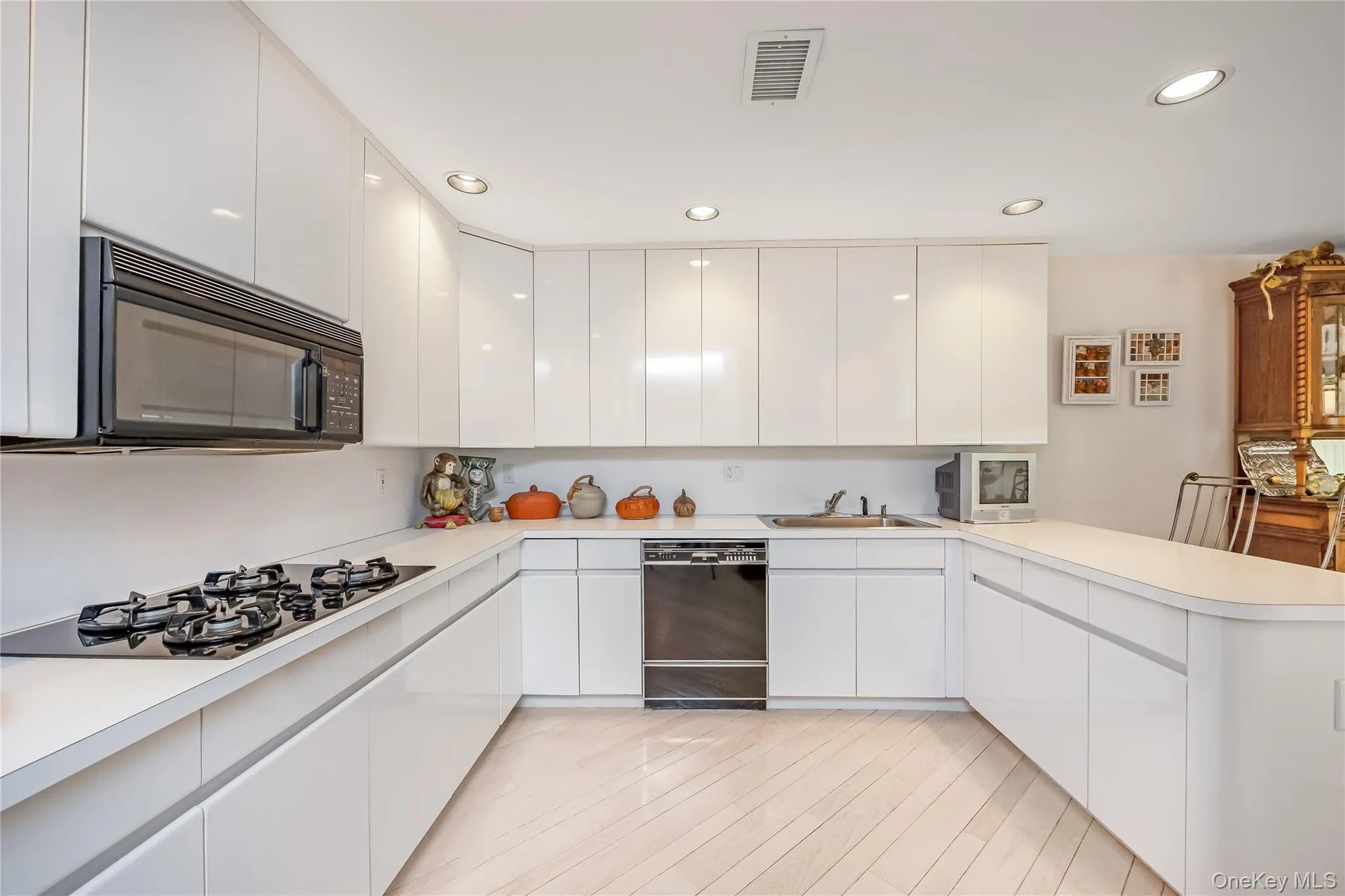 71 Eagle Chase, Oyster Bay, NY, 3 Bedrooms Bedrooms, 7 Rooms Rooms,2 BathroomsBathrooms,Residential,For Rent,Eagle Chase,0,991676 71 Eagle Chase, Oyster Bay, NY, 3 Bedrooms Bedrooms, 7 Rooms Rooms,2 BathroomsBathrooms,Residential,For Rent,Eagle Chase,0,991676