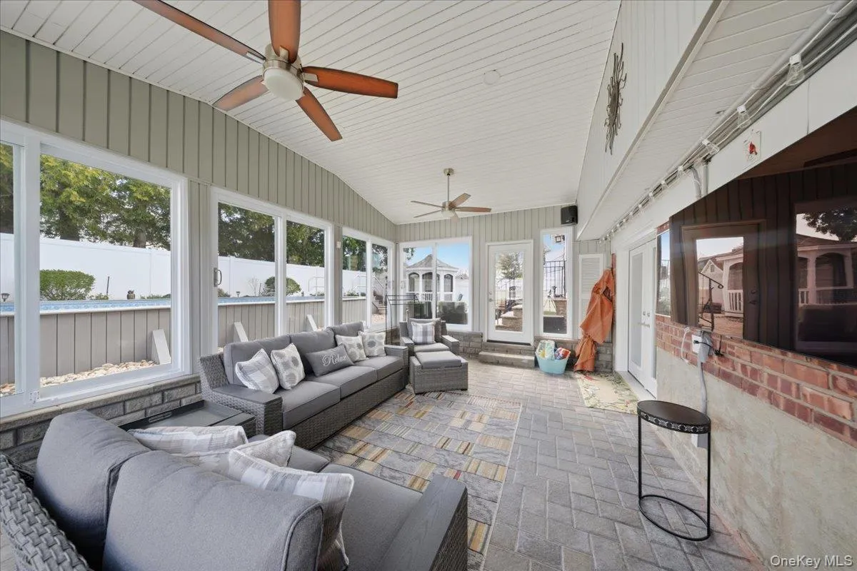241 18th Street, Babylon, NY, 3 Bedrooms Bedrooms, 7 Rooms Rooms,1 BathroomBathrooms,Residential,For Rent,18th,0,991704 241 18th Street, Babylon, NY, 3 Bedrooms Bedrooms, 7 Rooms Rooms,1 BathroomBathrooms,Residential,For Rent,18th,0,991704