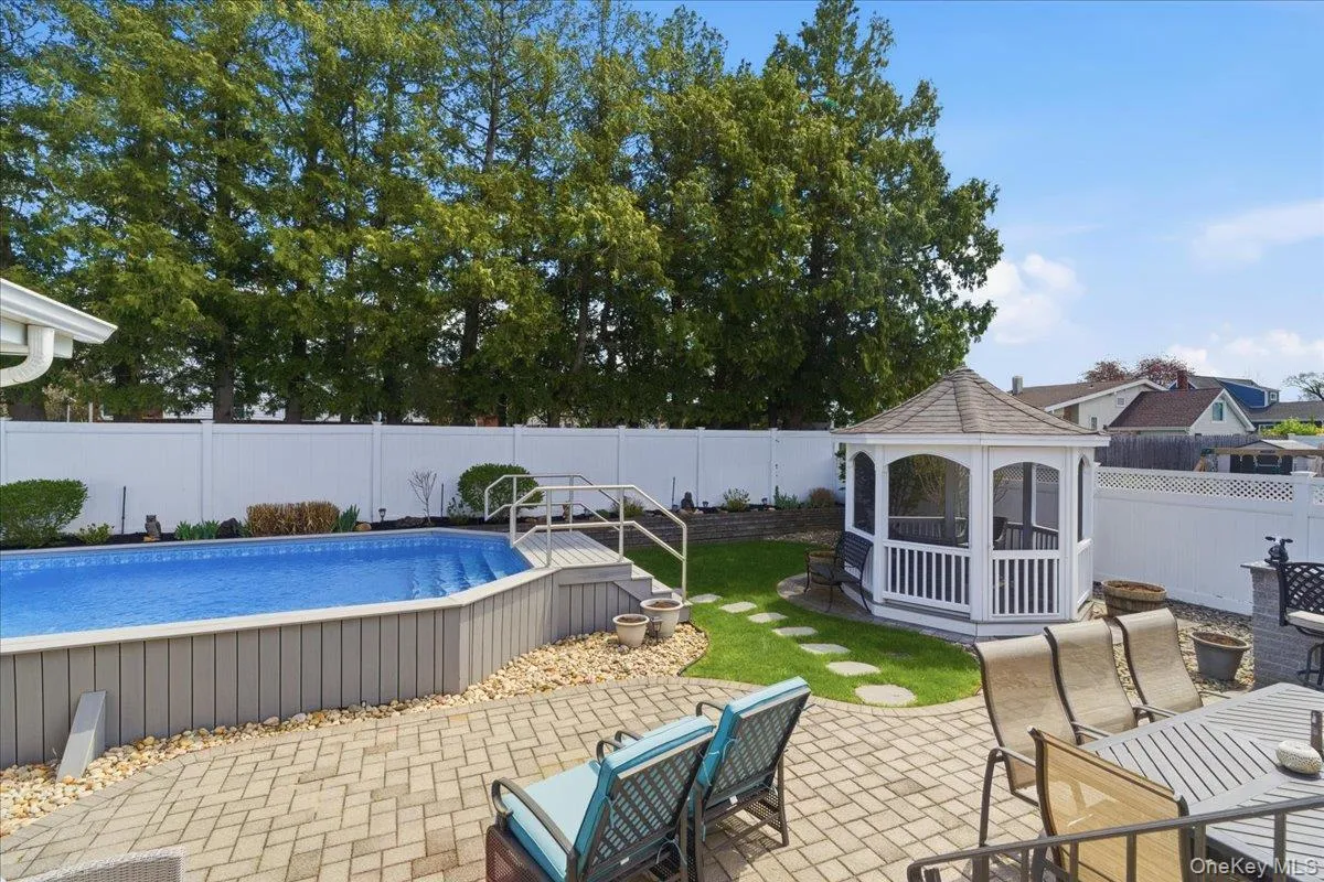 241 18th Street, Babylon, NY, 3 Bedrooms Bedrooms, 7 Rooms Rooms,1 BathroomBathrooms,Residential,For Rent,18th,0,991704 241 18th Street, Babylon, NY, 3 Bedrooms Bedrooms, 7 Rooms Rooms,1 BathroomBathrooms,Residential,For Rent,18th,0,991704
