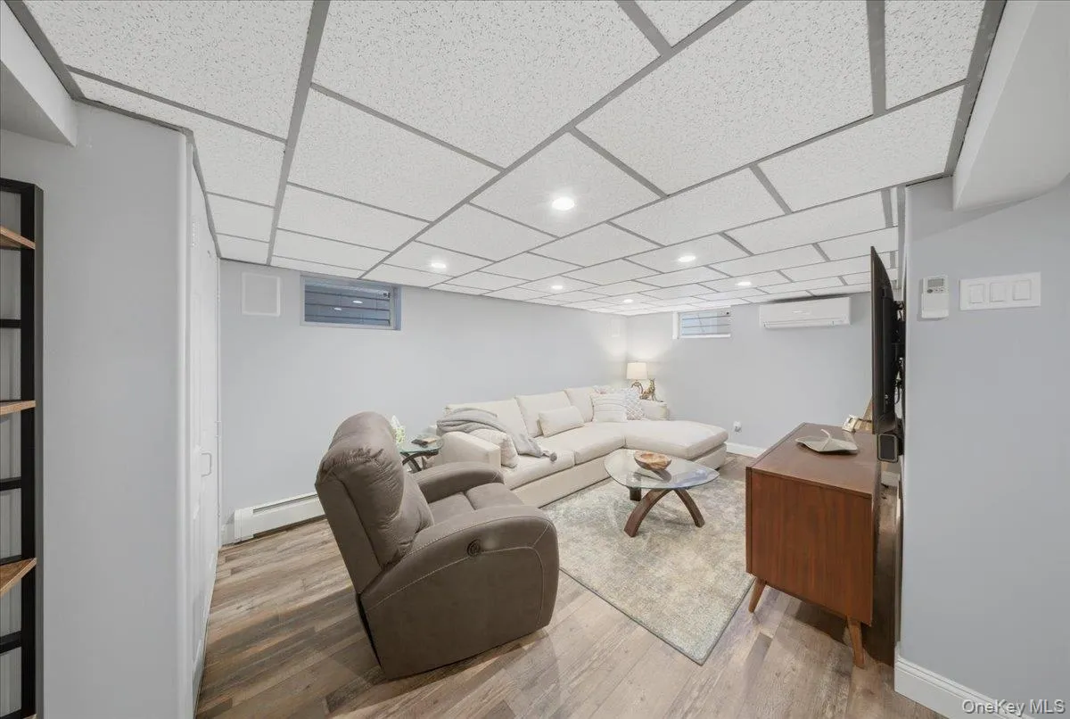 241 18th Street, Babylon, NY, 3 Bedrooms Bedrooms, 7 Rooms Rooms,1 BathroomBathrooms,Residential,For Rent,18th,0,991704 241 18th Street, Babylon, NY, 3 Bedrooms Bedrooms, 7 Rooms Rooms,1 BathroomBathrooms,Residential,For Rent,18th,0,991704