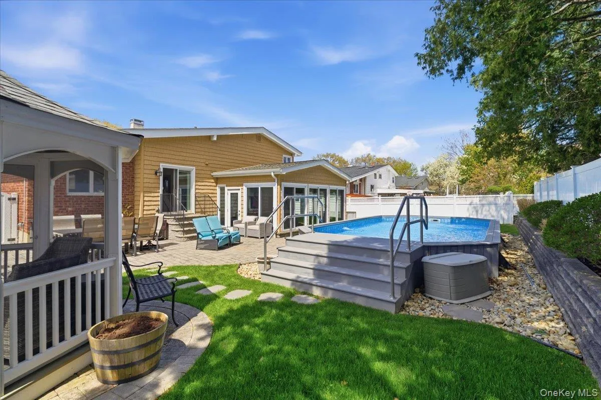 241 18th Street, Babylon, NY, 3 Bedrooms Bedrooms, 7 Rooms Rooms,1 BathroomBathrooms,Residential,For Rent,18th,0,991704 241 18th Street, Babylon, NY, 3 Bedrooms Bedrooms, 7 Rooms Rooms,1 BathroomBathrooms,Residential,For Rent,18th,0,991704