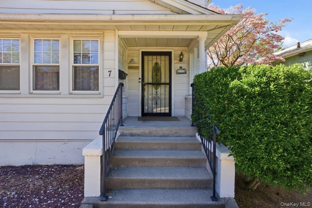 7 Byron Avenue, Yonkers, NY, 4 Bedrooms Bedrooms, 12 Rooms Rooms,3 BathroomsBathrooms,Residential,For Rent,Byron,0,991710 7 Byron Avenue, Yonkers, NY, 4 Bedrooms Bedrooms, 12 Rooms Rooms,3 BathroomsBathrooms,Residential,For Rent,Byron,0,991710