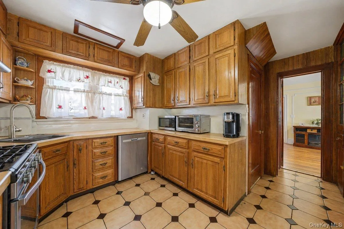 7 Byron Avenue, Yonkers, NY, 4 Bedrooms Bedrooms, 12 Rooms Rooms,3 BathroomsBathrooms,Residential,For Rent,Byron,0,991710 7 Byron Avenue, Yonkers, NY, 4 Bedrooms Bedrooms, 12 Rooms Rooms,3 BathroomsBathrooms,Residential,For Rent,Byron,0,991710