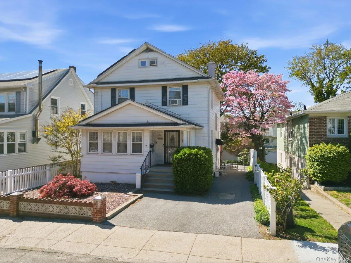 7 Byron Avenue, Yonkers, NY, 4 Bedrooms Bedrooms, 12 Rooms Rooms,3 BathroomsBathrooms,Residential,For Rent,Byron,0,991710 7 Byron Avenue, Yonkers, NY, 4 Bedrooms Bedrooms, 12 Rooms Rooms,3 BathroomsBathrooms,Residential,For Rent,Byron,0,991710