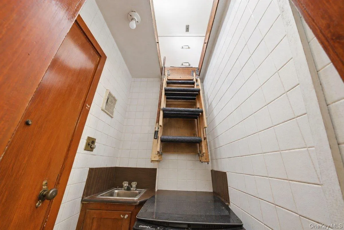 7 Byron Avenue, Yonkers, NY, 4 Bedrooms Bedrooms, 12 Rooms Rooms,3 BathroomsBathrooms,Residential,For Rent,Byron,0,991710 7 Byron Avenue, Yonkers, NY, 4 Bedrooms Bedrooms, 12 Rooms Rooms,3 BathroomsBathrooms,Residential,For Rent,Byron,0,991710